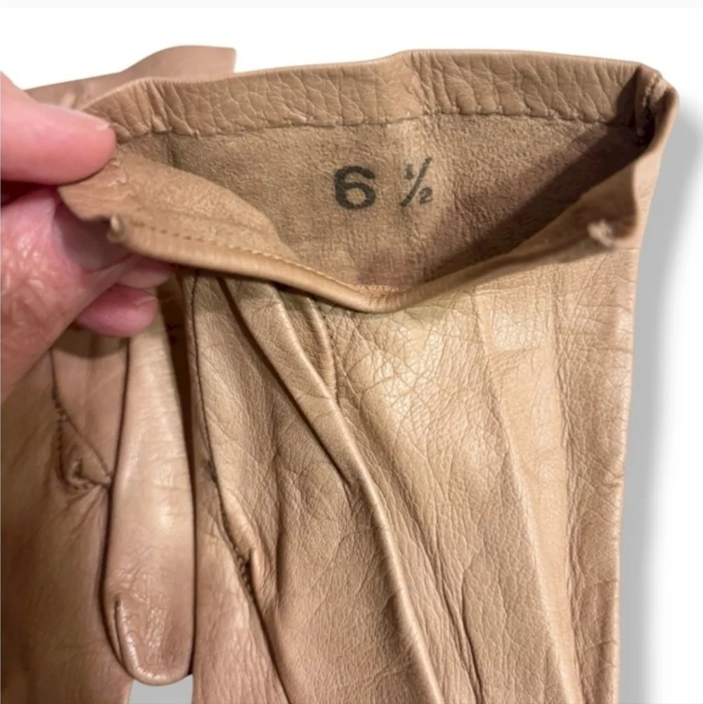 VINTAGE Tan Calfskin Wrist Length Gloves Size 6 1/2 VINTAGE